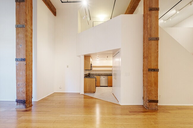 Building Photo - 461 2nd St