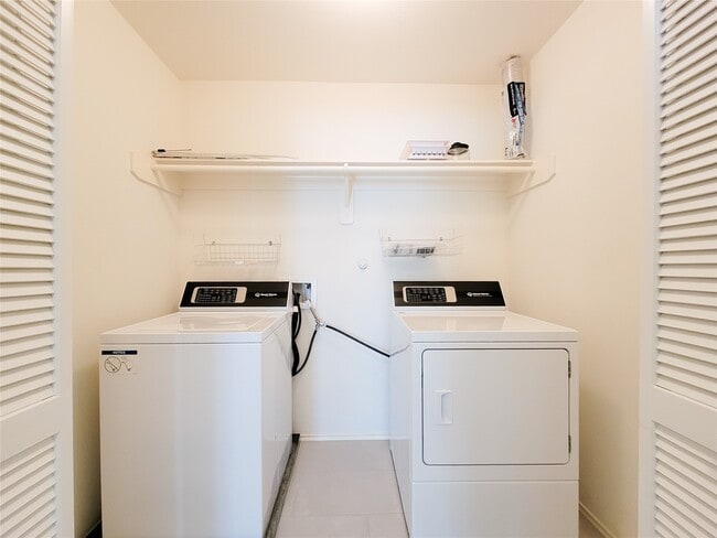 Building Photo - 75 Dennis St