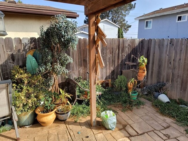 Building Photo - 777 Cypress Ave