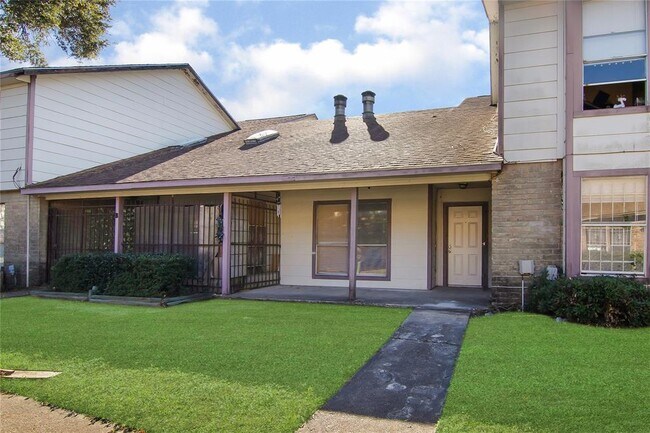 Building Photo - 12223 W Village Dr