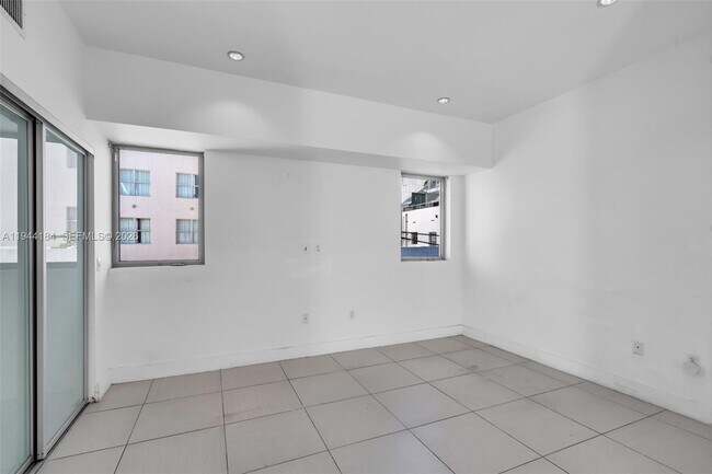 Building Photo - 229 8th St