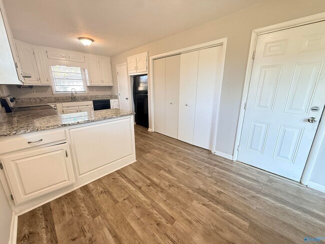 Building Photo - 1576 Hobbs Island Rd SE