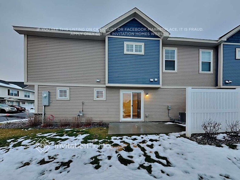 Building Photo - 10900 Everest Pl N