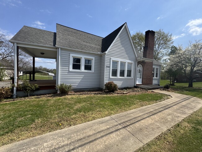 Building Photo - 2450 Sparta Rd