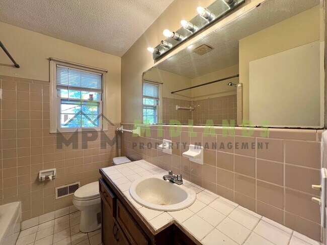 Building Photo - 1217 Faraway Dr