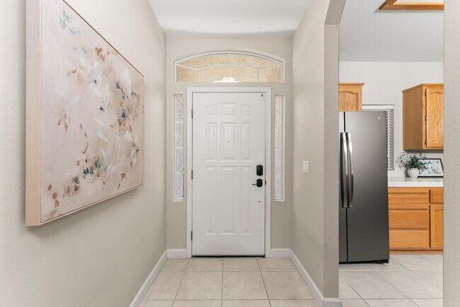 Building Photo - Beautiful 3 Bedroom 2 Bathroom in Gated Community of Folsom, CA!