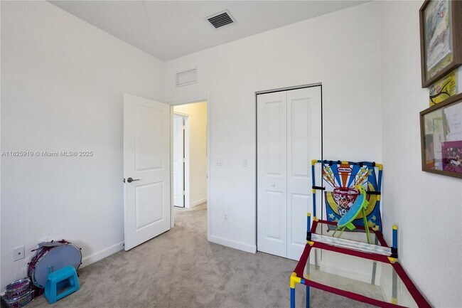 Building Photo - 242 SW 159th Ln