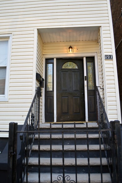 Primary Photo - 197 Freeman Ave