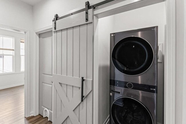 Building Photo - 916 Brees Ct