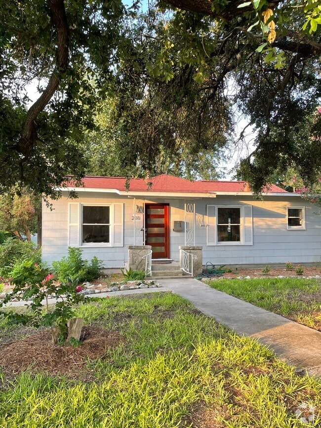 Building Photo - 210 Quentin Dr