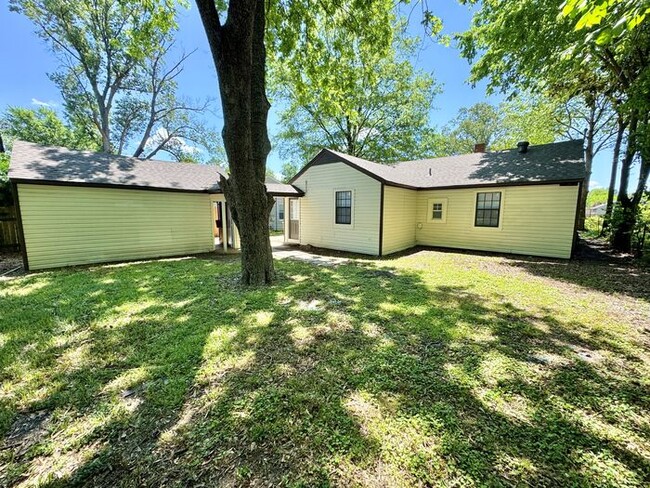 Building Photo - 3922 Pleasant Cove