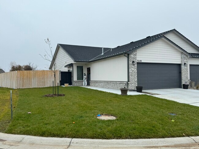 Building Photo - 15648 E 21st Ct N