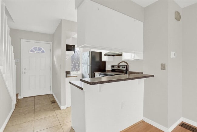 Building Photo - 2635 E Nichols Cir