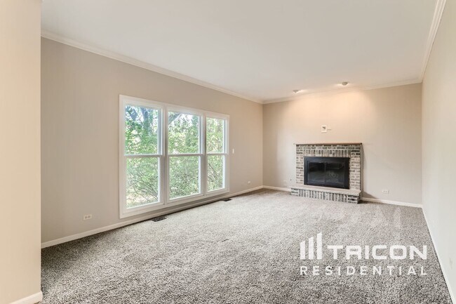 Building Photo - 1720 Westbury Dr