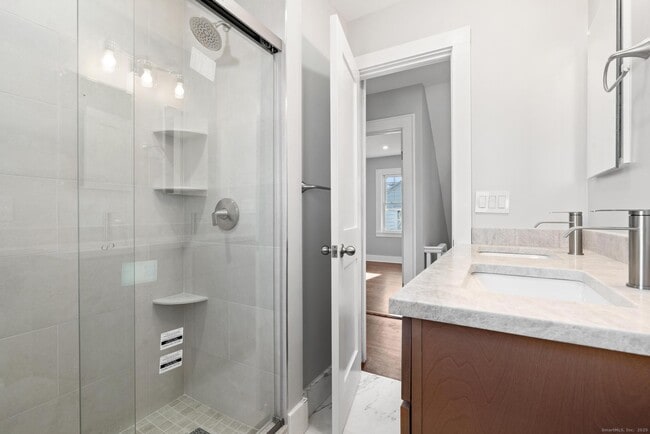 Building Photo - 76 Palmer St