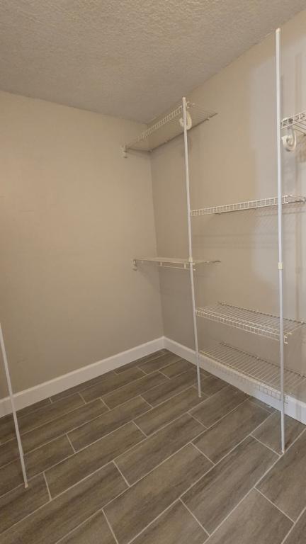 Building Photo - 647 Sagamore Dr