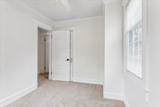 Building Photo - 44 Rivermont Dr