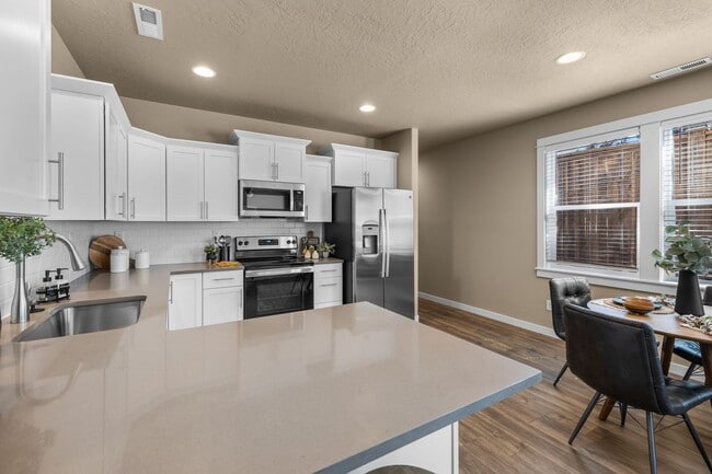 Building Photo - Brand New Stunning 3 Bed/2.5 Bath Townhouse-Old Farm District