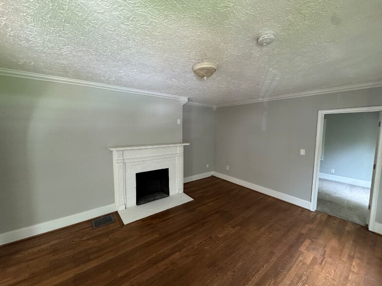 Building Photo - 2039 2nd Ave