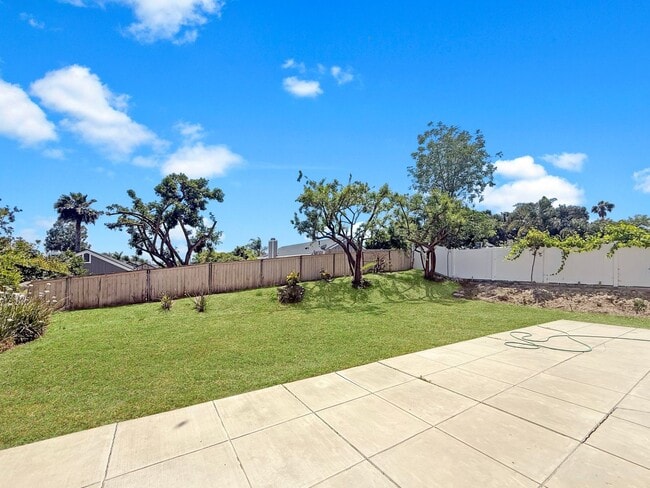 Building Photo - Beautiful 4B/3BA home in Vista for Rent!