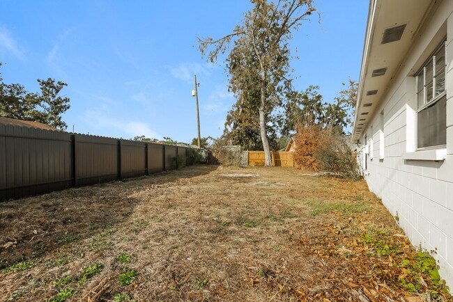 Building Photo - 11213 McMullen Loop