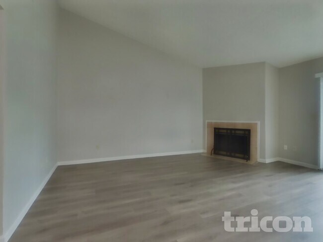 Building Photo - 9411 Aizenberg Cir