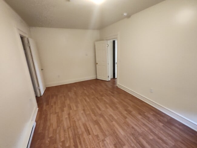 Building Photo - 446 Quincy Ave