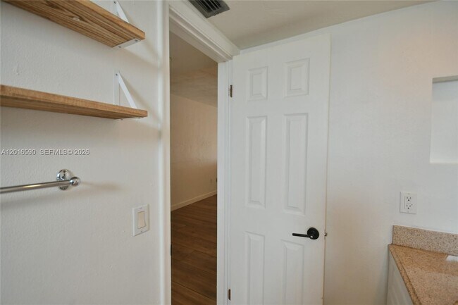 Building Photo - 6884 N Kendall Dr