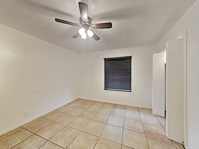 Building Photo - No Application Fee* Plus $250 Off First & ...