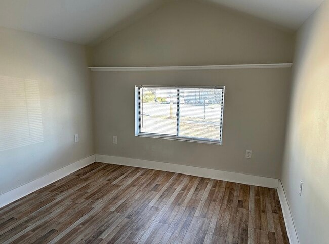 Building Photo - 343 N Bonita Ave