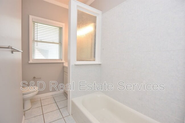 Building Photo - 707 E Lime St