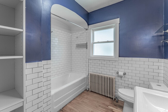 Building Photo - 1327 S Harvey Ave