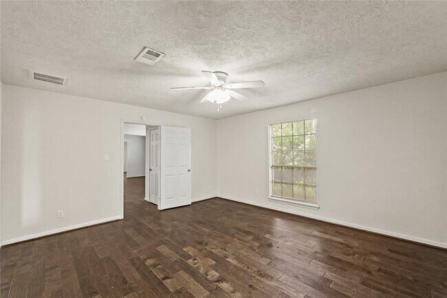 Building Photo - 14110 Saddlebend Dr