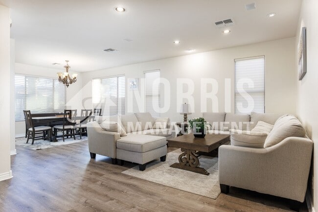 Building Photo - Beautiful Large Home NOT FURNISHED with Pool in Villago Community