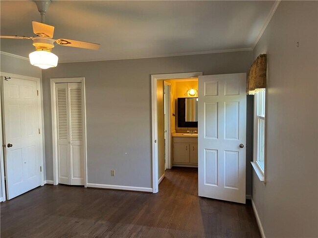 Building Photo - 119 Woodlawn Dr NE