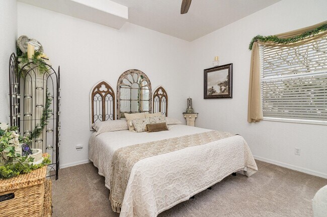 Building Photo - 4859 Chastain Dr
