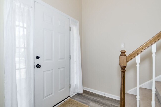 Building Photo - 2545 Carriage Creek