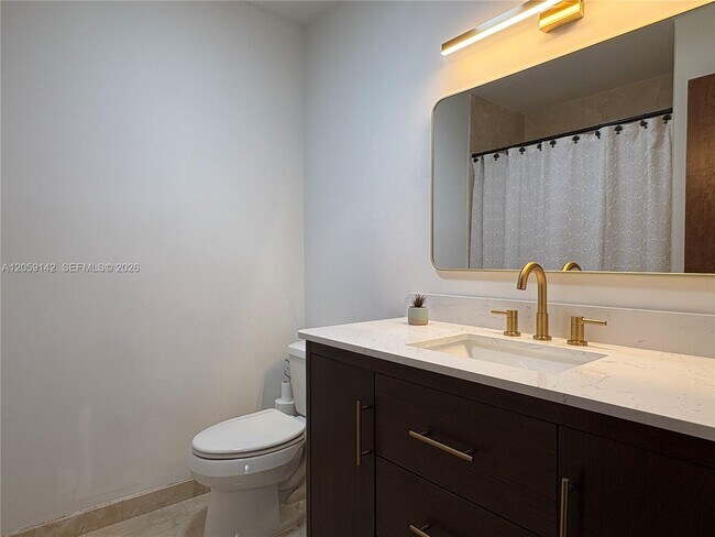 Building Photo - 6610 SW 104th Ct