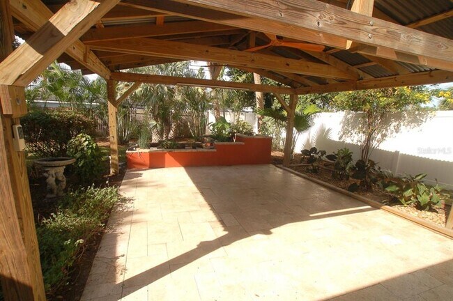 Building Photo - 468 Limewood Ave