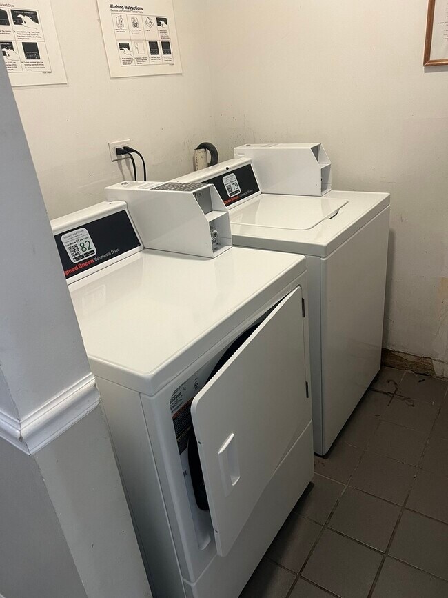 Building Photo - 1471 N Winslowe Dr