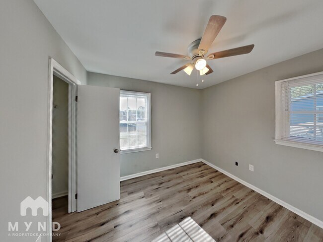 Building Photo - 3621 Firestone Dr