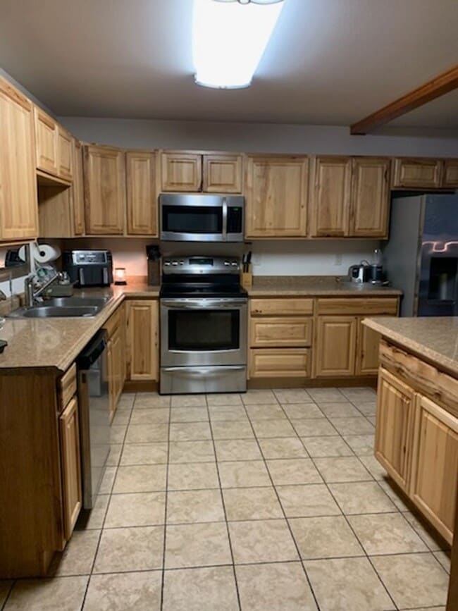 Building Photo - 1238 W 12th St