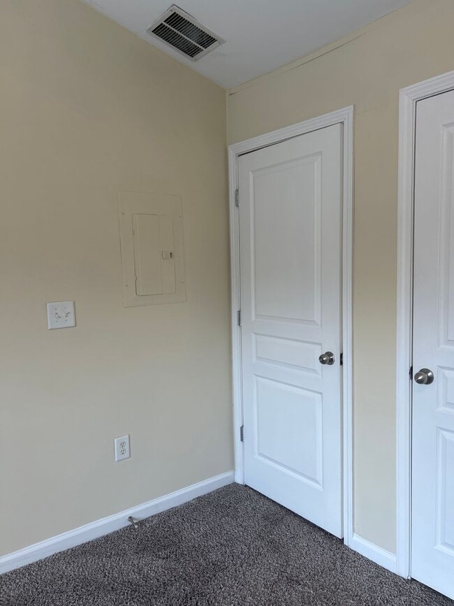 Building Photo - 02-202 KSK (Schutte)