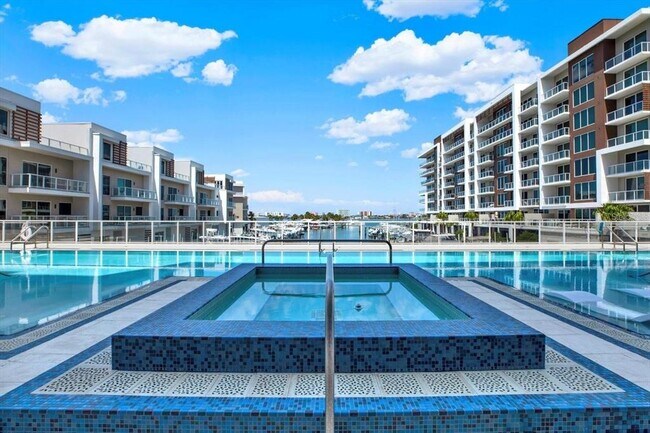 Building Photo - 920 N Osceola Ave