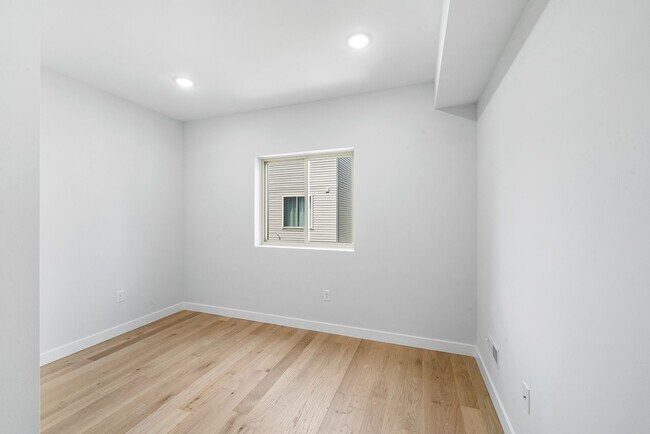 Building Photo - 2156 N Randolph St