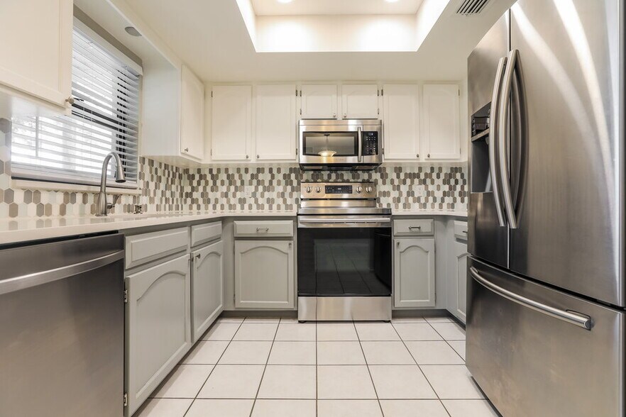 Building Photo - 1545 Deer Hollow Blvd