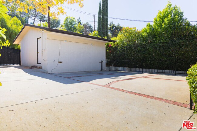 Building Photo - 24316 Burbank Blvd