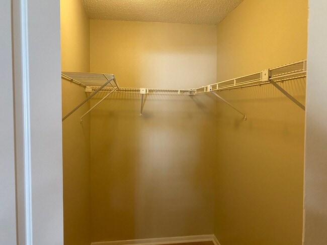 Building Photo - RENT SPECIAL-Regency Park at Lake Mary Corner Unit with Wrap-Around Balcony!