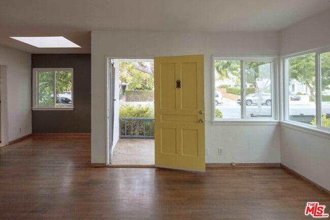 Building Photo - 2809 Ocean Ave