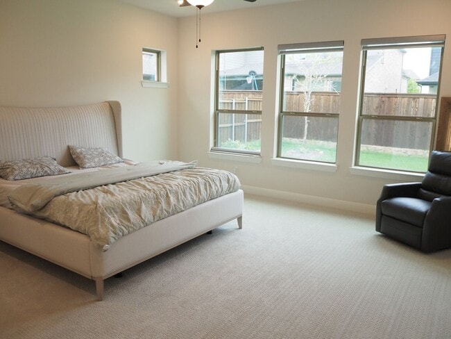 Building Photo - 4 Bed 4.5 Bath in Argyle